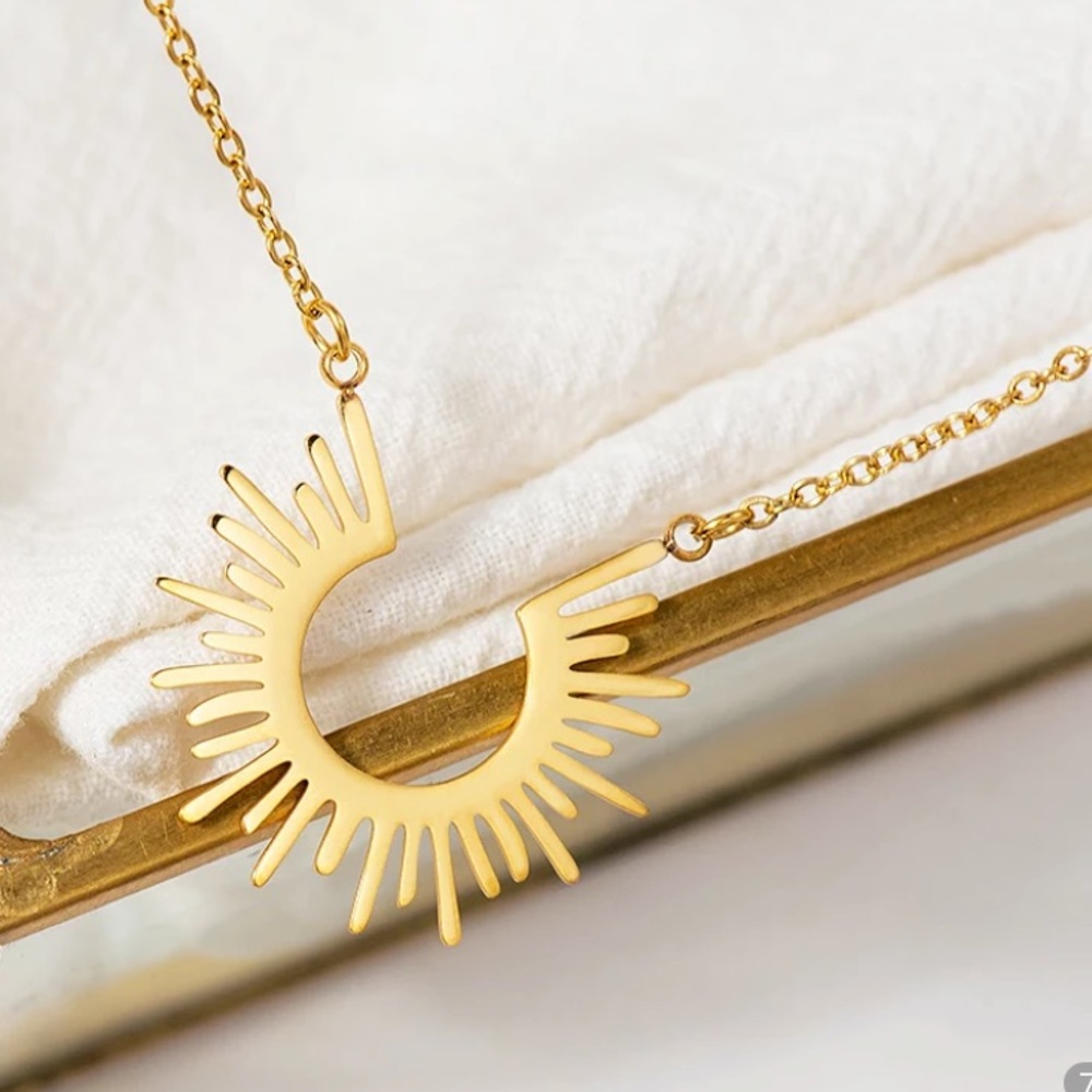 Sun shaped necklace stainless steel - Picture 3 of 4